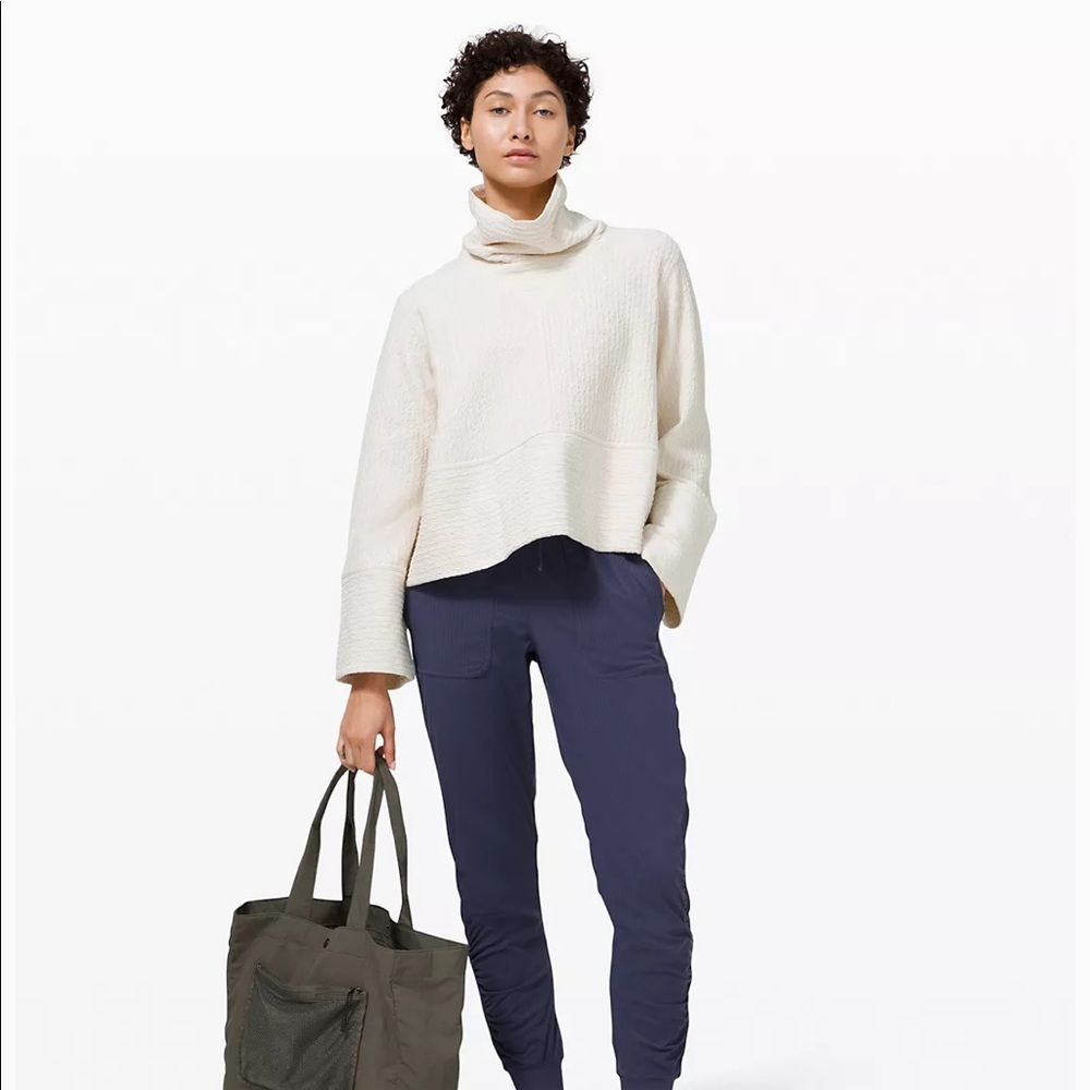 Lululemon Retreat Yourself Pullover - Picture 2 of 8